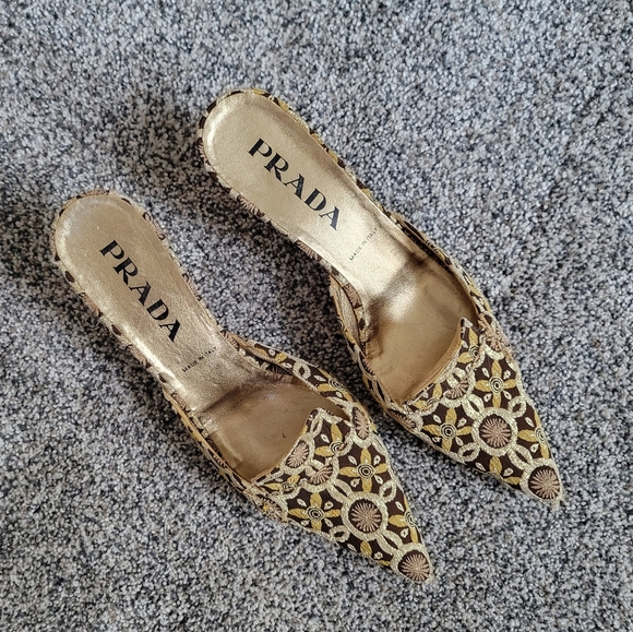 Prada Gold Metallic Brocade Pointy Toe Mules  Kitten Heels sz 7.5 No BUCKLE - Picture 1 of 12